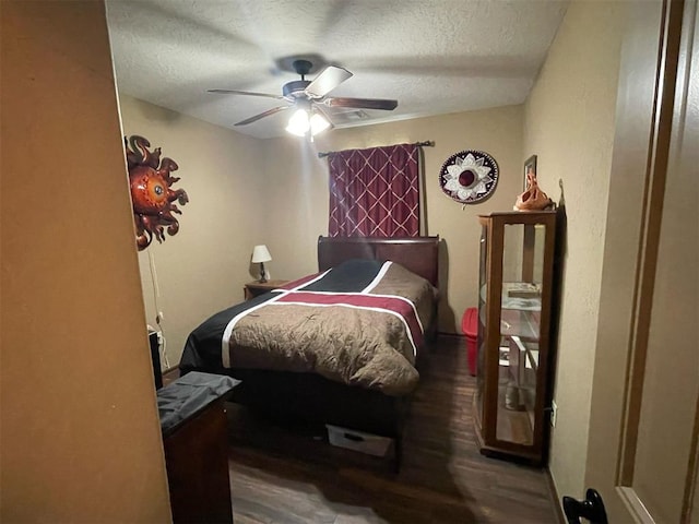103 Thurman Dr, Walters, OK 73572 - bedroom featuring a textured ceiling, wood finished floors, and ceiling fan