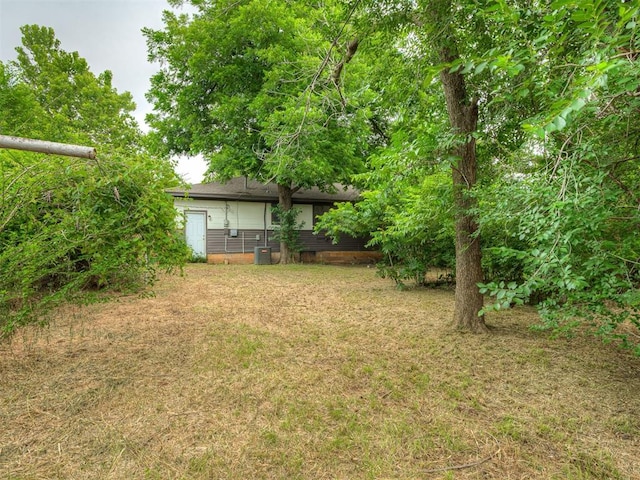 4109 N Sterling Ave, Oklahoma City, OK 73122 - view of grassy yard