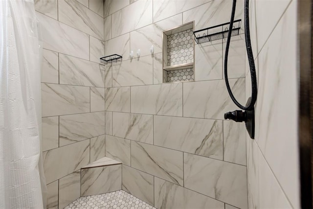 2805 SW 54th Pl, Oklahoma City, OK 73119 - bathroom with tiled shower