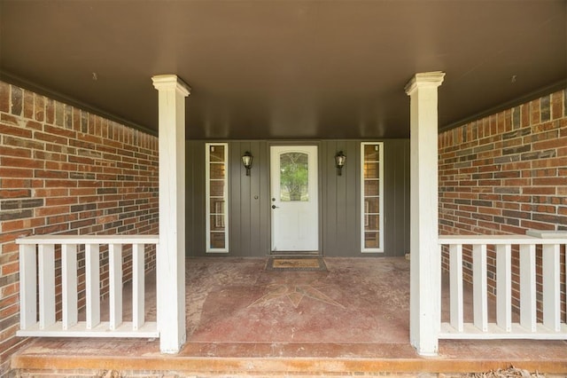 325 S Pine St, Crescent, OK 73028 - property entrance featuring brick siding