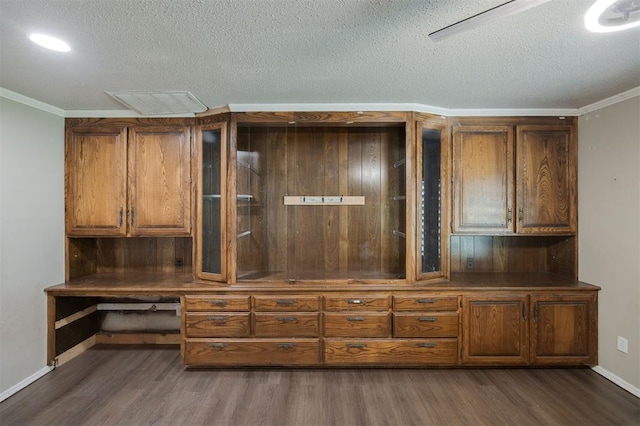 325 S Pine St, Crescent, OK 73028 - mudroom featuring dark wood-style flooring, crown molding, baseboards, and a textured ceiling