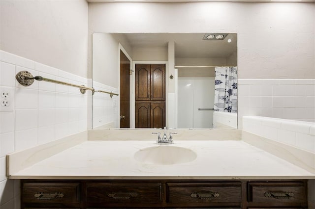 325 S Pine St, Crescent, OK 73028 - bathroom with vanity and a shower with curtain