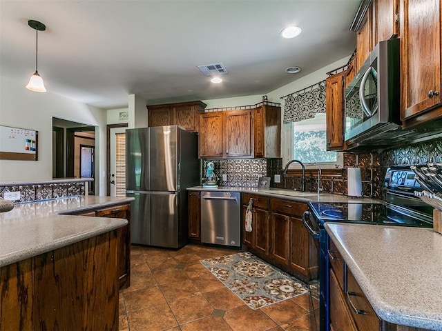 5509 Old Town St, Newalla, OK 74857 - kitchen with stainless steel appliances, a sink, tasteful backsplash, decorative light fixtures, and recessed lighting