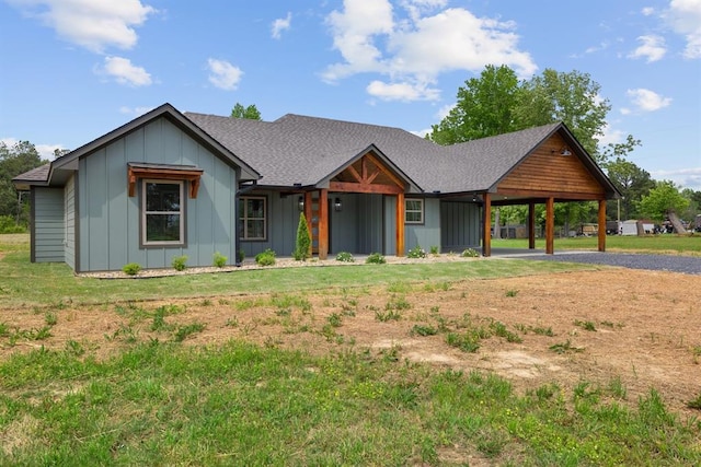 3155 E Fair St, Idabel, OK 74745 - modern farmhouse featuring board and batten siding, a shingled roof, a carport, dirt driveway, and a front lawn