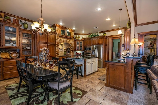 16000 SW 25th St, Oklahoma City, OK 73036 - kitchen featuring stainless steel appliances, crown molding, a breakfast bar area, a peninsula, and a chandelier