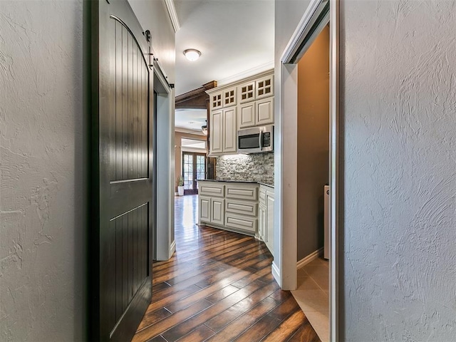 4216 SE 86th Pl, Oklahoma City, OK 73135 - hall featuring a barn door, dark wood-style floors, a textured wall, and baseboards