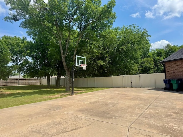 4216 SE 86th Pl, Oklahoma City, OK 73135 - view of patio featuring basketball hoop