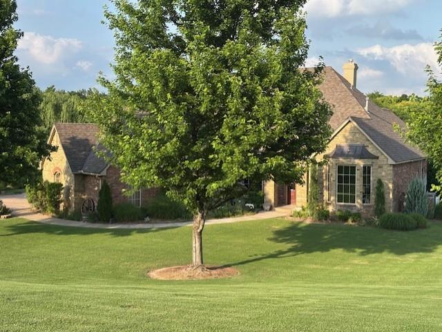 6706 Valley Ridge Dr, Edmond, OK 73034 - view of green lawn