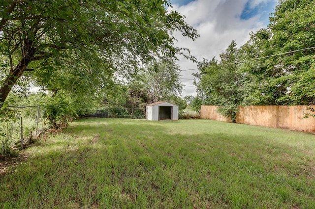 812 NW 113th St, Oklahoma City, OK 73114 - view of yard