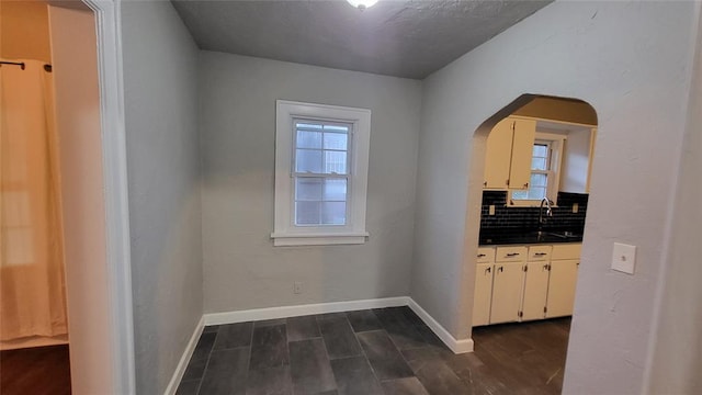 929 NE 21st St, Oklahoma City, OK 73105 - hall with arched walkways, dark wood-type flooring, and baseboards