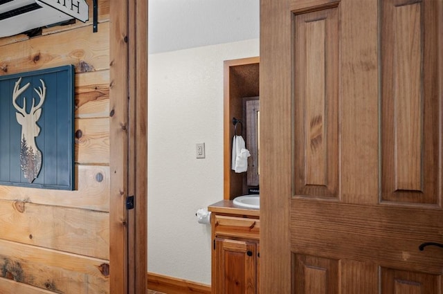 83 Bobber Rd, Broken Bow, OK 74728 - detailed view of baseboards