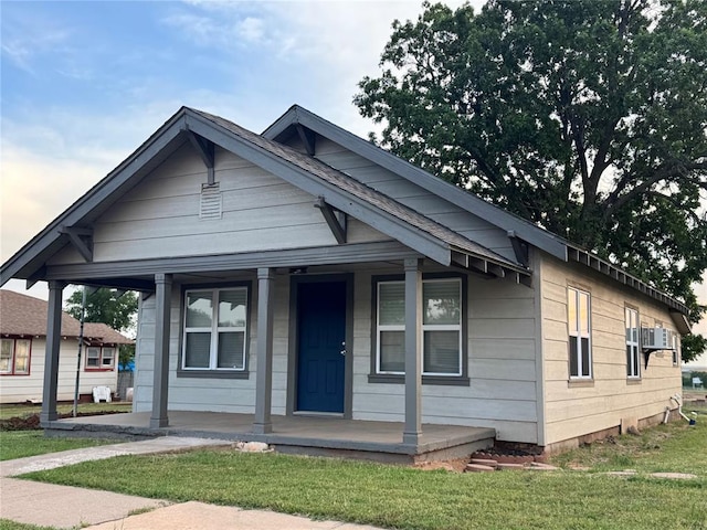 214 N 3rd St, Sentinel, OK 73664 - shotgun-style home featuring a porch and a front yard