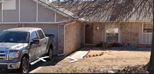 908 Linn Ln, Yukon, OK 73099 - view of front of home featuring brick siding