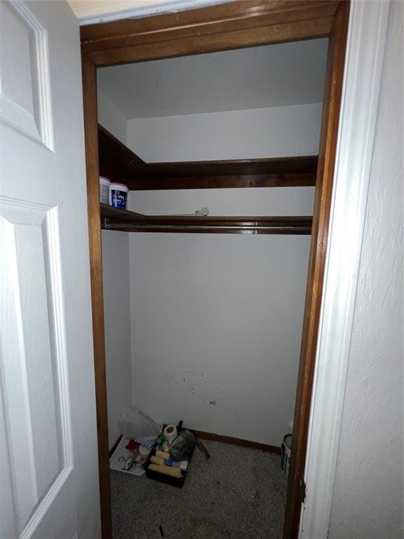 908 Linn Ln, Yukon, OK 73099 - view of closet
