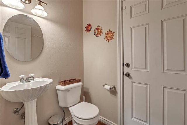 1322 Mockingbird Ln, Guthrie, OK 73044 - half bathroom with toilet and baseboards