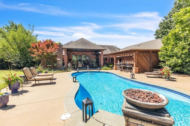 1322 Mockingbird Ln, Guthrie, OK 73044 - swimming pool with a pergola and a patio