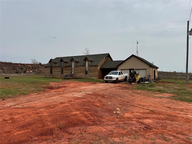 2862 S Indian Meridian Rd, Meridian, OK 73058 - view of front of house with a garage