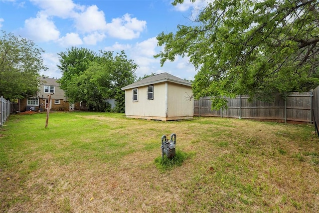 1535 NW 39th St, Oklahoma City, OK 73118 - view of yard featuring an outbuilding