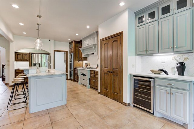 5905 Smoky Hill Trl, Edmond, OK 73034 - kitchen featuring wine cooler, stainless steel appliances, recessed lighting, backsplash, and pendant lighting