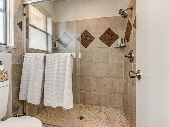 13613 Pin Oak, Edmond, OK 73013 - bathroom with a tile shower and toilet