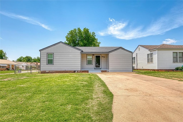 402 Mcarthur Blvd, Elk City, OK 73644 - single story home featuring concrete driveway