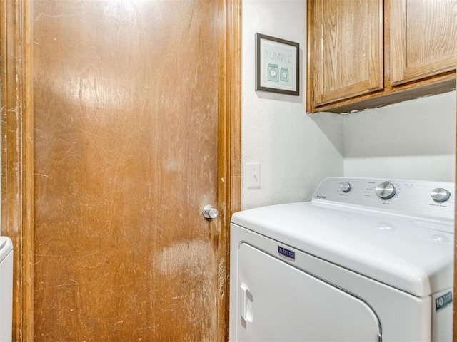 625 Jasmine Pl, Edmond, OK 73003 - laundry room featuring cabinet space