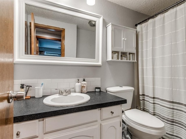 625 Jasmine Pl, Edmond, OK 73003 - bathroom with vanity, a textured ceiling, toilet, tasteful backsplash, and curtained shower