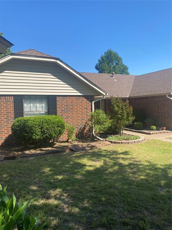 308 Jeffrey Laird Pl, Moore, OK 73160 - view of side of home featuring brick siding and a lawn