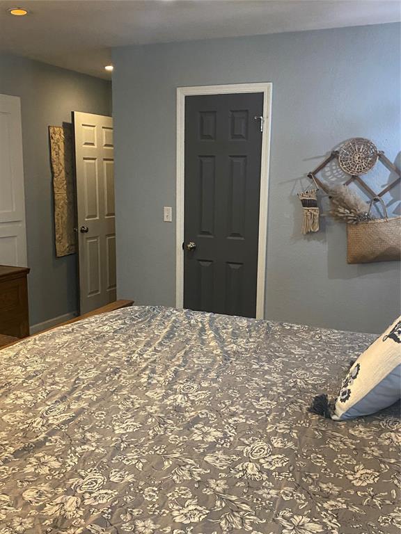 308 Jeffrey Laird Pl, Moore, OK 73160 - bedroom featuring recessed lighting