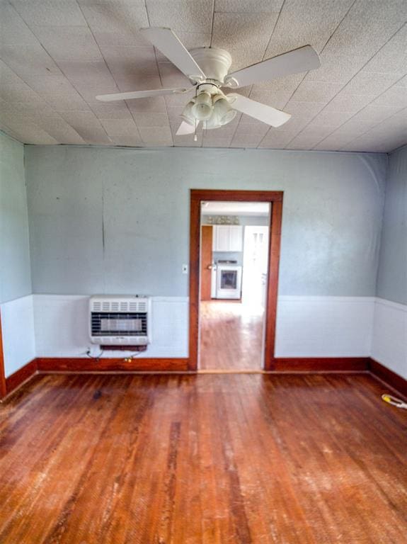 344020 E 760th Rd, Agra, OK 74824 - empty room featuring heating unit, wood finished floors, and baseboards