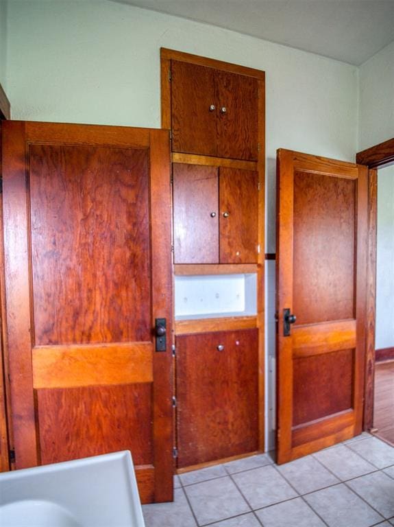 344020 E 760th Rd, Agra, OK 74824 - bathroom with tile patterned floors