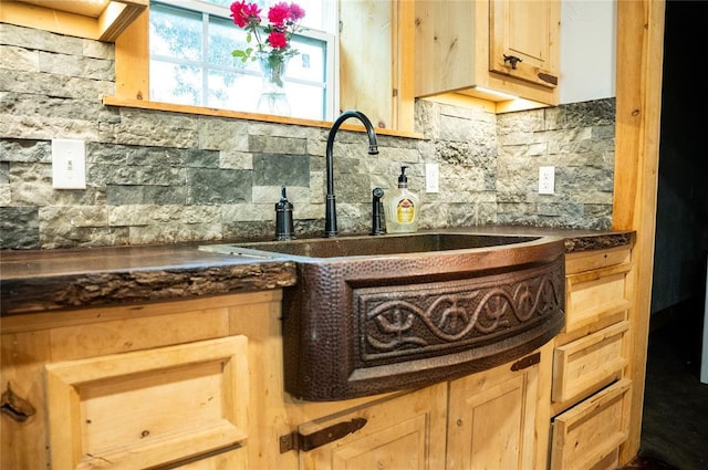 16301 Lewis Rd, Lexington, OK 73051 - kitchen with dark countertops, tasteful backsplash, a sink, and light brown cabinetry