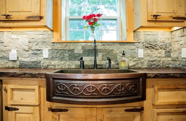 16301 Lewis Rd, Lexington, OK 73051 - indoor wet bar featuring tasteful backsplash