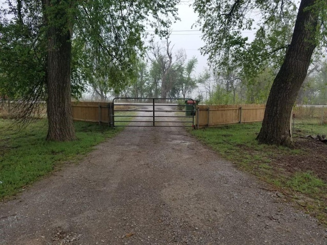1505 N Piedmont Rd, Yukon, OK 73099 - view of street featuring a gate