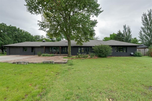 300 E Federal St, Shawnee, OK 74804 - ranch-style house with an attached garage, driveway, and a front yard