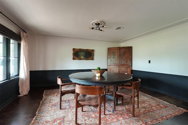 300 E Federal St, Shawnee, OK 74804 - dining room with ornamental molding and baseboards
