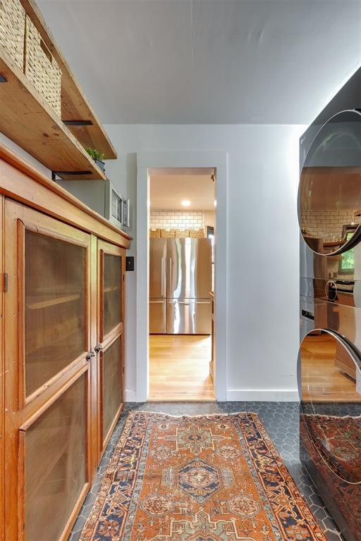 300 E Federal St, Shawnee, OK 74804 - hall featuring baseboards