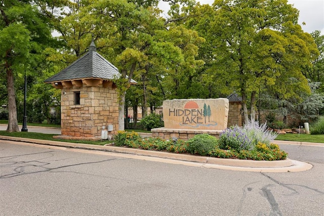 1918 Winding Ridge Rd, Edmond, OK 73034 - community sign with view of wooded area