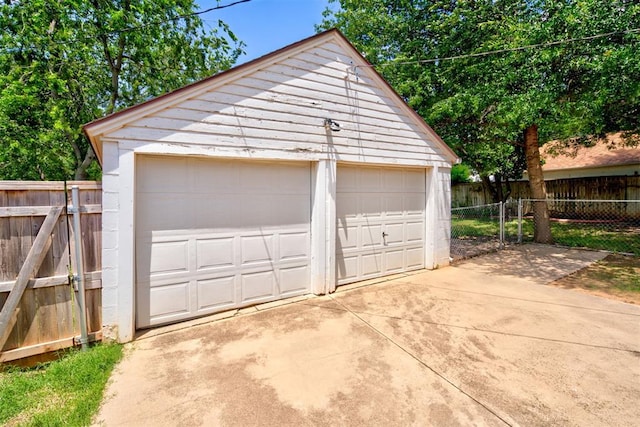 2721 NW 45th St, Oklahoma City, OK 73112 - view of detached garage