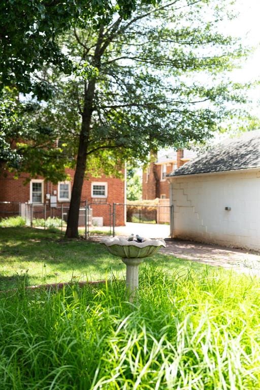 2721 NW 45th St, Oklahoma City, OK 73112 - view of yard