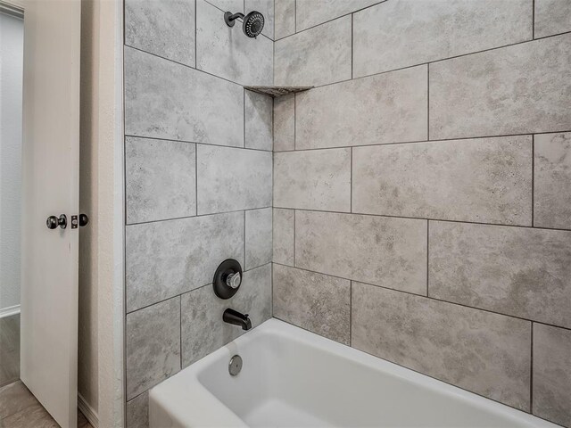 4709 Wilcox Ln, Yukon, OK 73099 - full bath featuring shower / tub combination