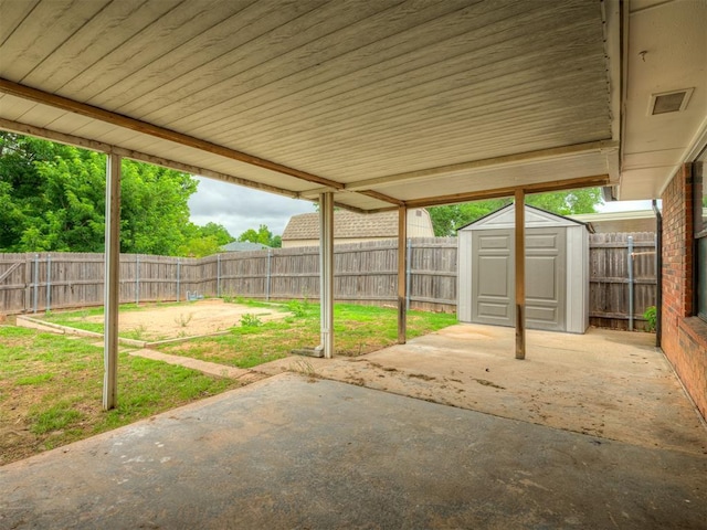 4709 Wilcox Ln, Yukon, OK 73099 - view of patio / terrace