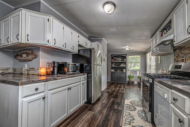 13903 Pleasant Ridge Rd, Jones, OK 73049 - kitchen with appliances with stainless steel finishes, dark wood-type flooring, a textured ceiling, white cabinetry, and under cabinet range hood