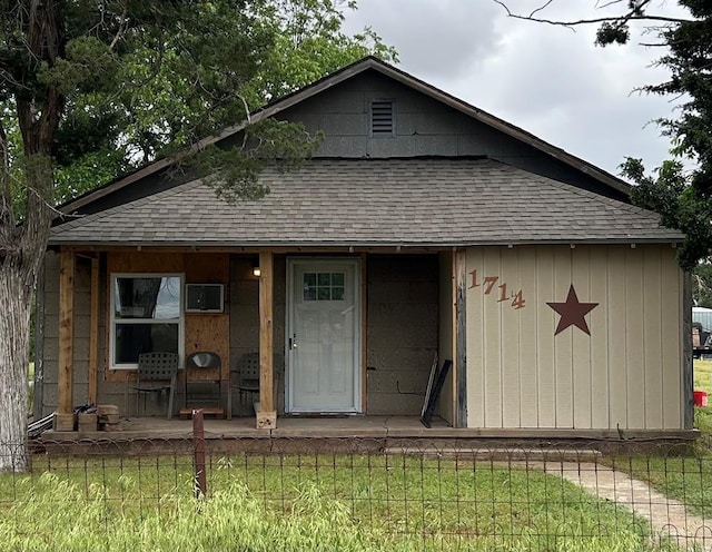 1714 N New York Ave, Mangum, OK 73554 - view of front of home with a shingled roof