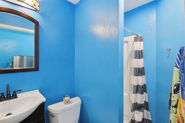 21306 E 10th St, Hinton, OK 73047 - full bathroom with a shower with curtain and vanity