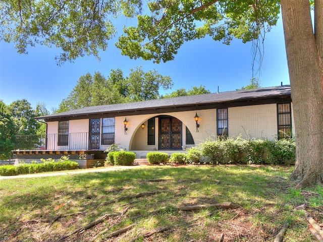 212 W Ridgewood Dr, Midwest City, OK 73130 - single story home featuring brick siding and a front lawn