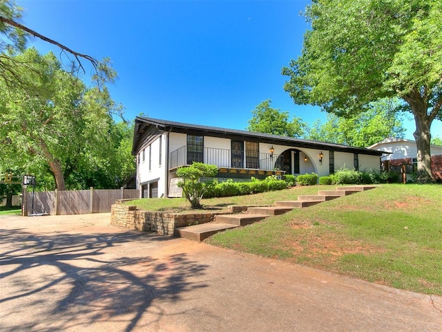 212 W Ridgewood Dr, Midwest City, OK 73130 - view of front facade