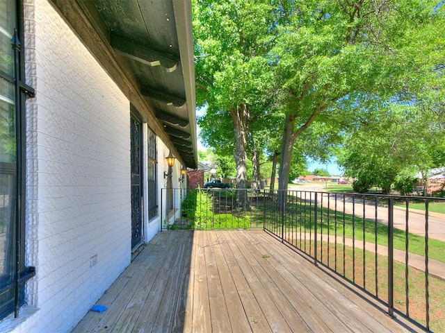 212 W Ridgewood Dr, Midwest City, OK 73130 - view of wooden terrace