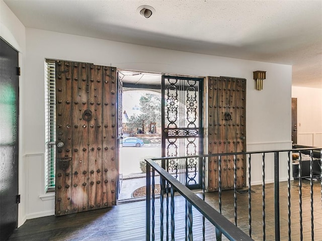 212 W Ridgewood Dr, Midwest City, OK 73130 - foyer entrance with wood finished floors
