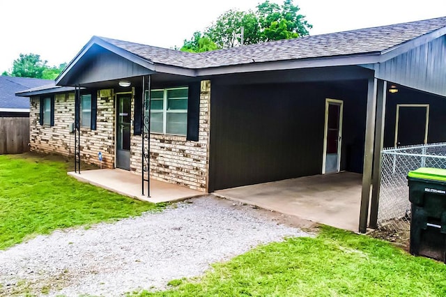 703 S 2nd Ave, Purcell, OK 73080 - view of front facade with a shingled roof and driveway